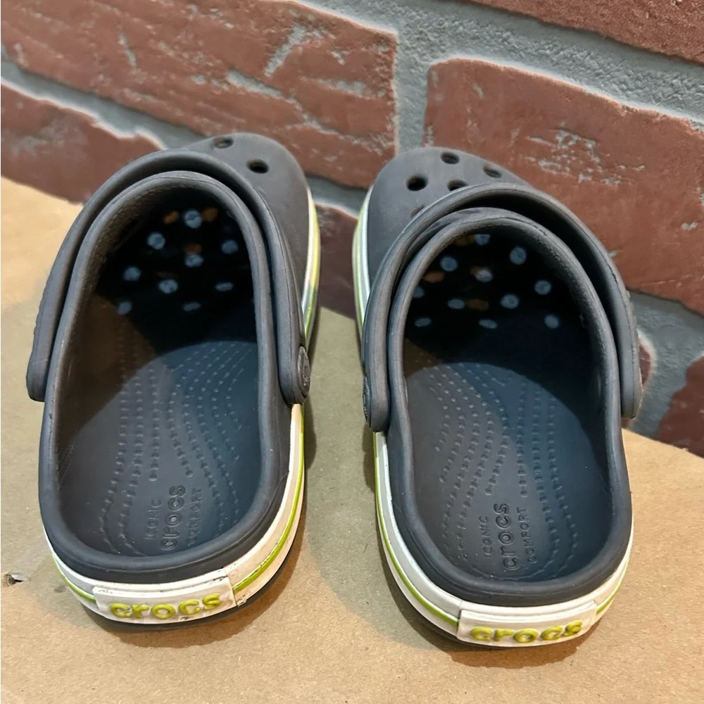 Crocs little boys,kids gray w/green size 7 toddler